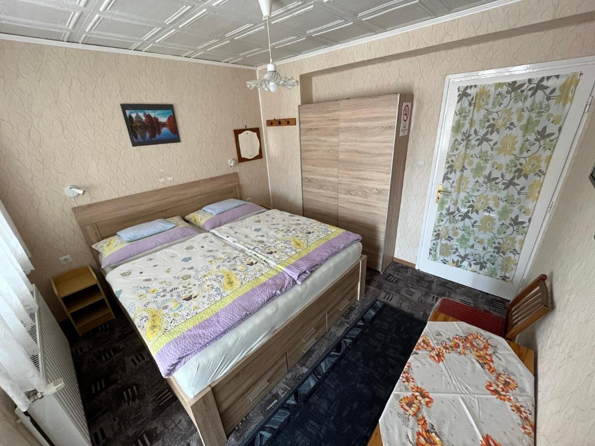 Karolin Apartman บุค ภายนอก รูปภาพ