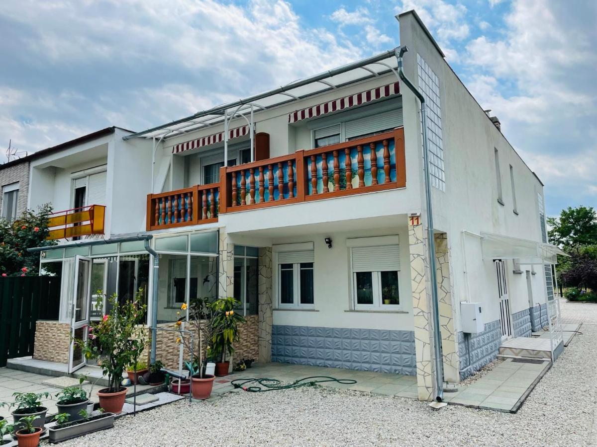 Karolin Apartman บุค ภายนอก รูปภาพ