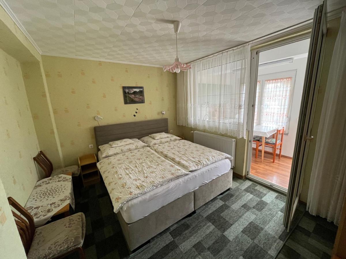 Karolin Apartman บุค ภายนอก รูปภาพ